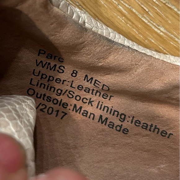 GENTLE SOULS by Kenneth Cole 8M Nude Haddie embossed leather comfort sneakers - Picture 3 of 8